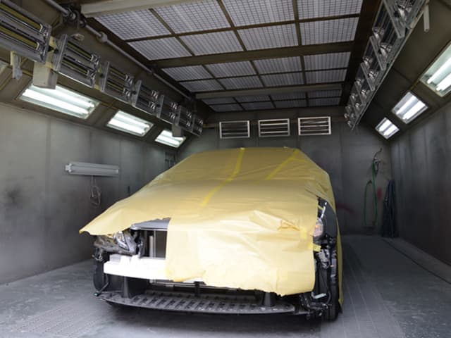 車のマスキング作業